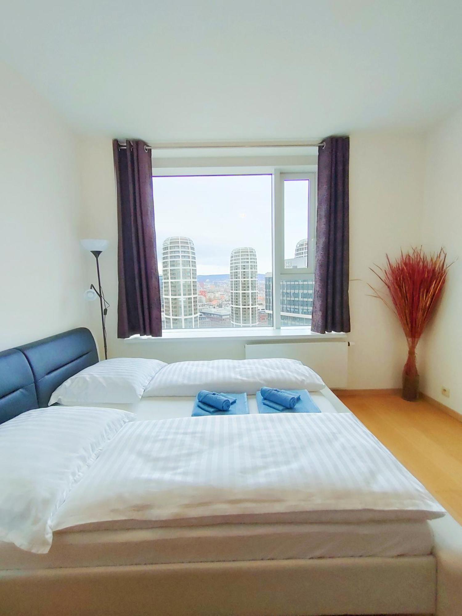 Sag Romantic 22 Floor Panorama City Free Parking Free Wifi Bratislava Eksteriør billede